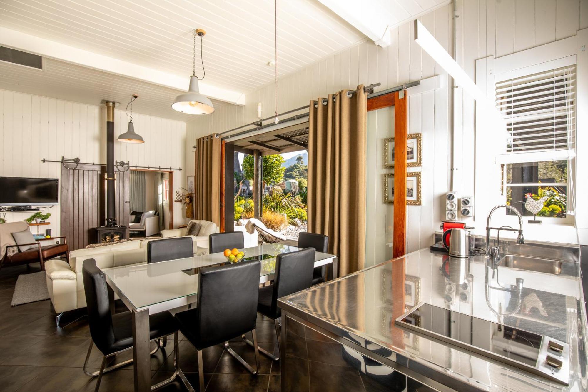 The Factory Luxury * Kaikoura